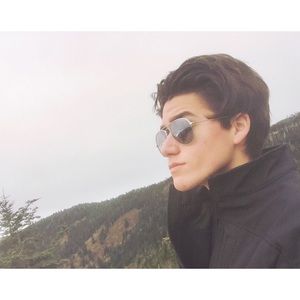 Meet your Posher, Troy